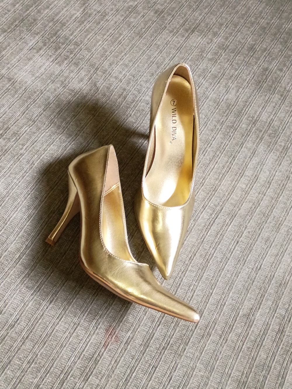 Wild Diva Metallic Gold Pointed Toe Pumps Stiletto Heels Size 7 Party Glam